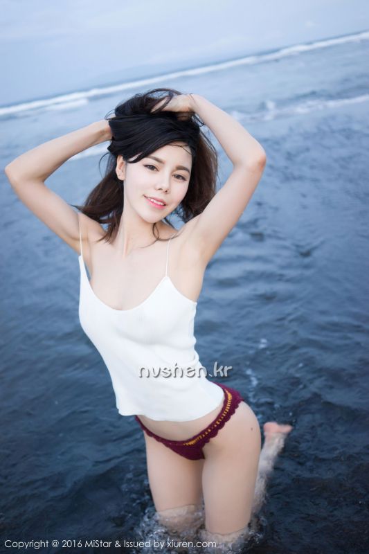 前凸后翘美女沈佳熹海滩性感私拍图片