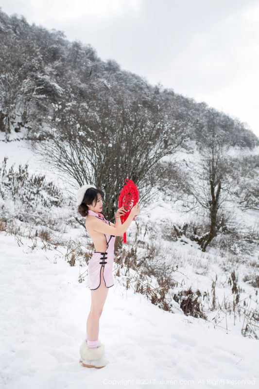 旗袍美女兜豆靓Youlina雪地性感户外写真