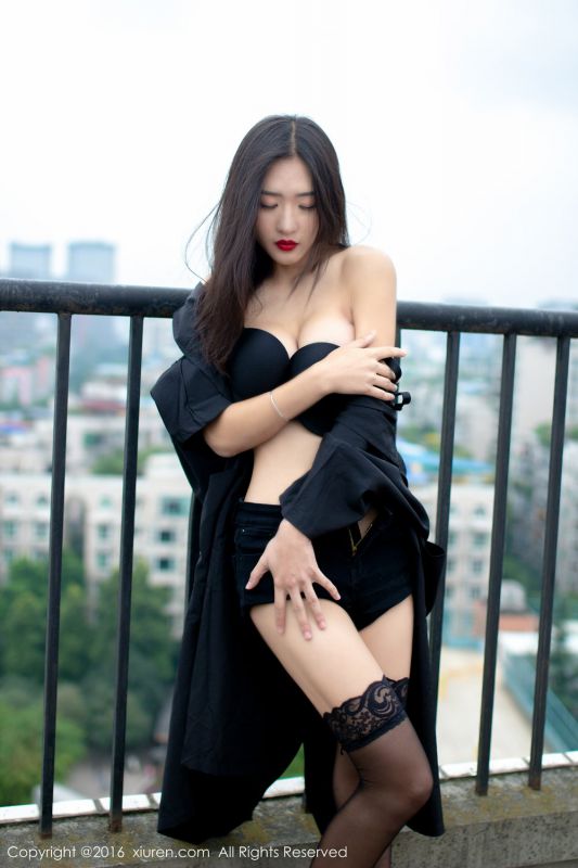 90后美女模特周琰琳LIN性感写真图片