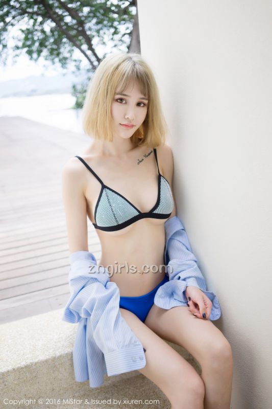 90后比基尼美女Cheryl青树旅拍美图写真