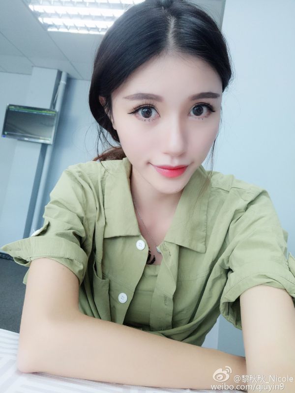 90后美女校花黎秋秋Nicole微博自拍美图