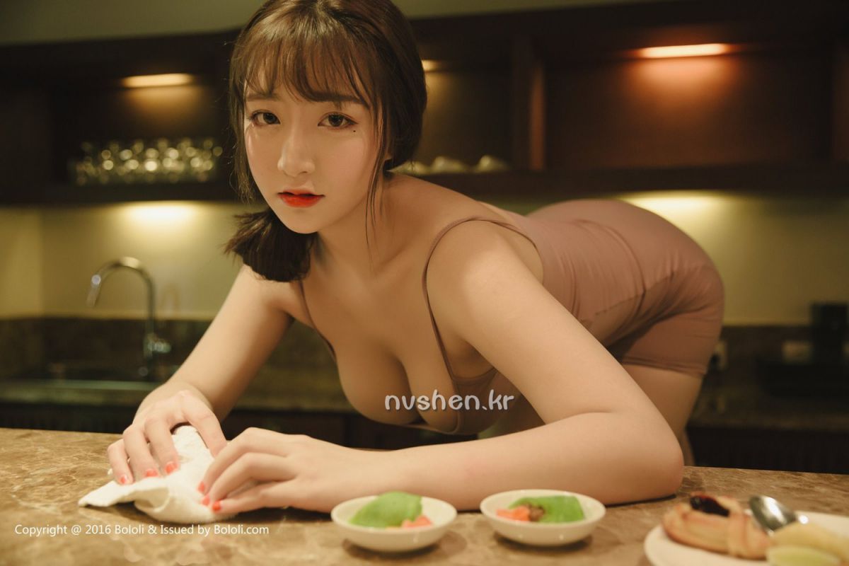 丰满肉感美女芒果柯柯性感诱惑写真