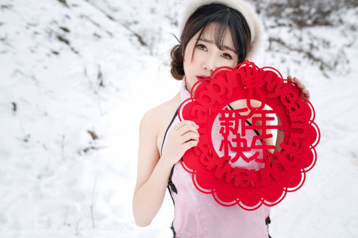 旗袍美女兜豆靓Youlina雪地性感户外写真