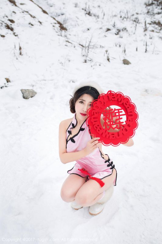 旗袍美女兜豆靓Youlina雪地性感户外写真