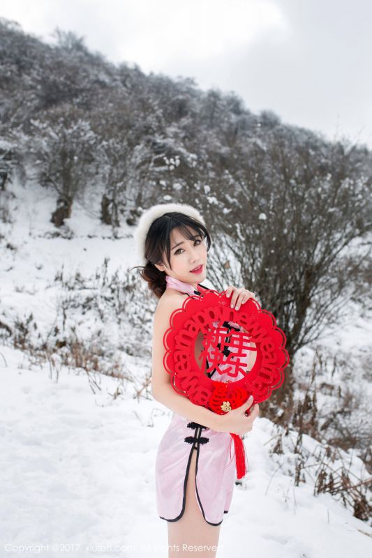 旗袍美女兜豆靓Youlina雪地性感户外写真