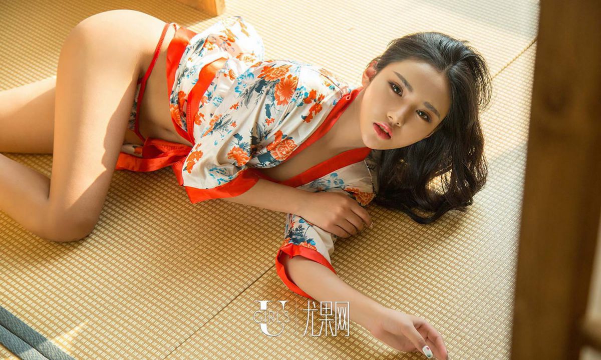 90后小美女Leonie高清养眼写真图片