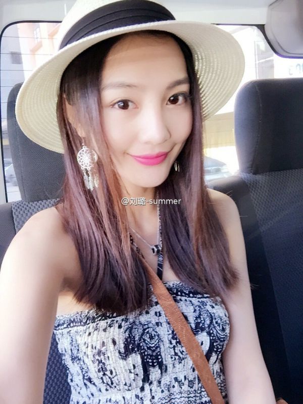 中国女演员模特刘璐summer微博养眼写真片