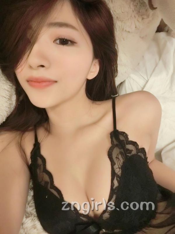 台湾比基尼美女Cynthia Wang自拍写真图片