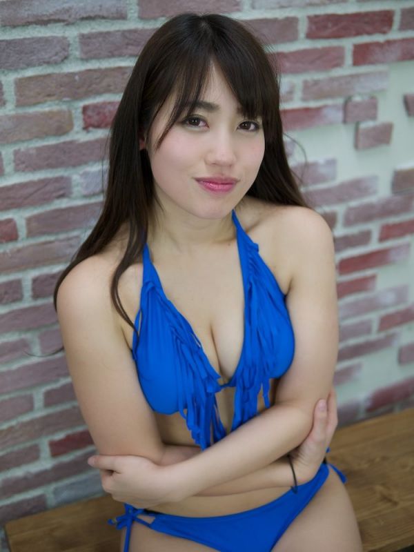 日本模特美女璃乃比基尼写真图片