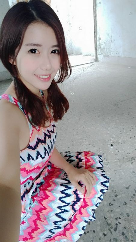 大学清纯美女林妤臻私拍写真图片