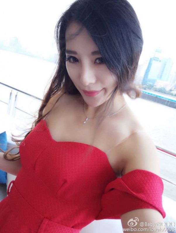 长发美女模特luu_baby微博私拍图片