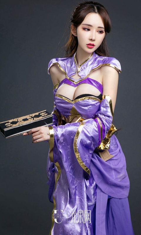 性感美女萌琪琪cosplay写真酥胸诱人