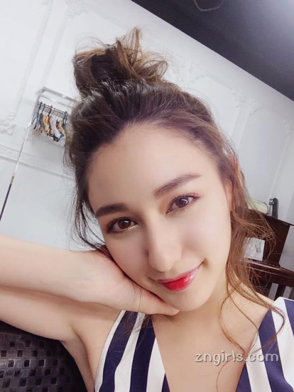 台湾混血美女MEIMEI(INES)自拍图片合辑