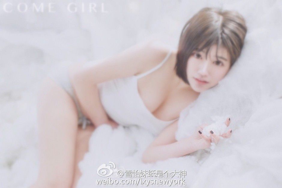 90后女模特雪怡妹纸微博私房照写真