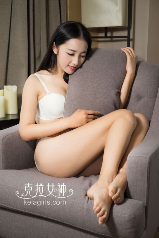 长腿美女敏B内衣性感写真