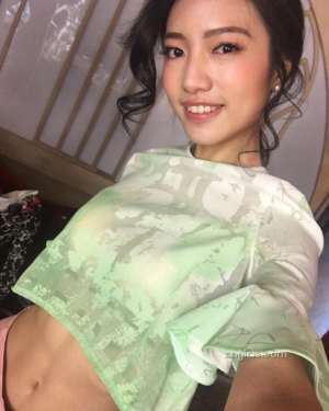 台湾美女校花吴若玄生活自拍照