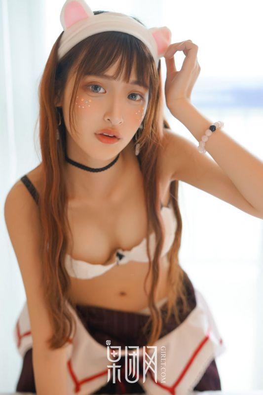 美女嫩模little贝壳酒店内衣写真