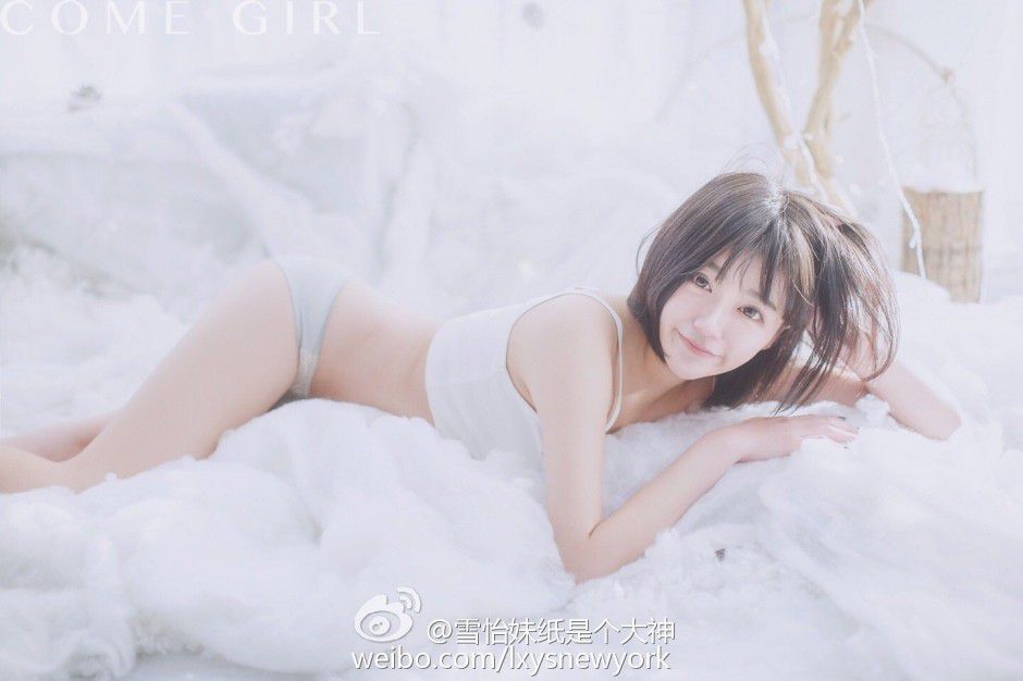 90后女模特雪怡妹纸微博私房照写真