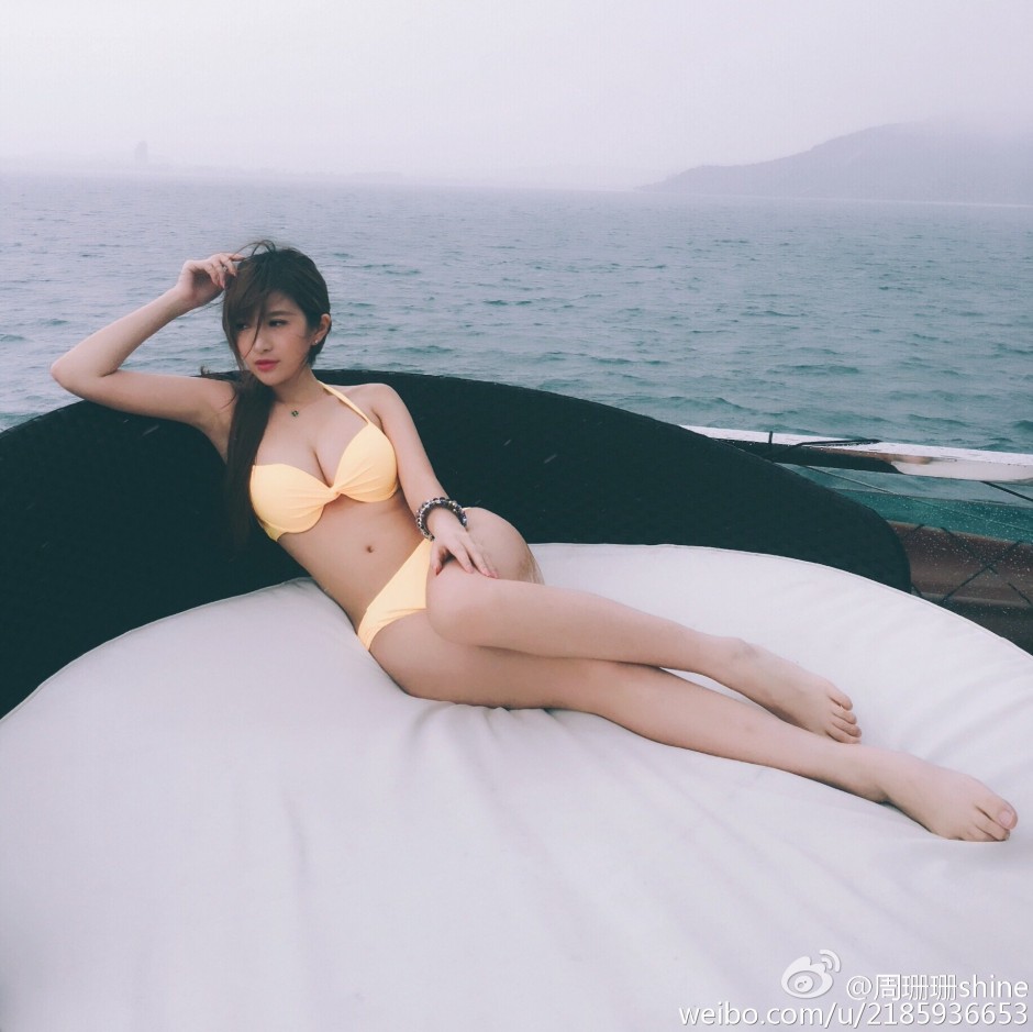 90后美女模特周珊珊shine自拍写真图片