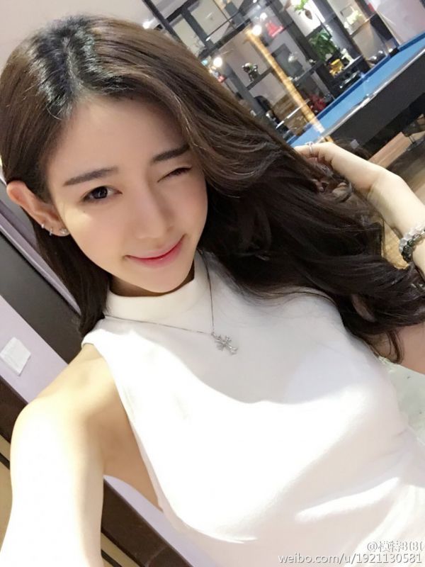 90后嫩模美女S慧BIBI甜美自拍写真