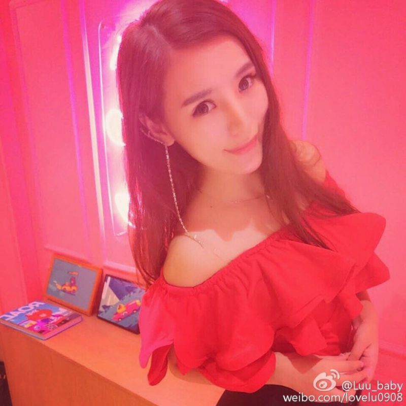 长发美女模特luu_baby微博私拍图片