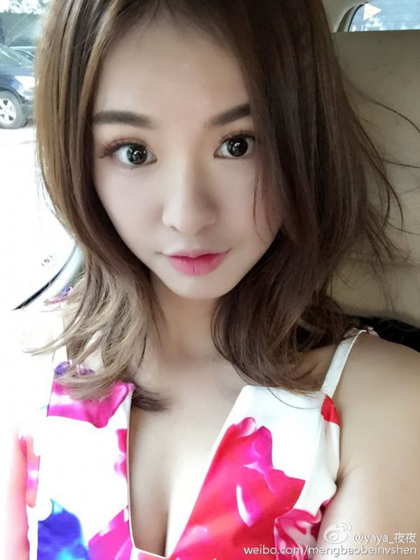 90后邻家美人yaya_夜夜微博私拍美图