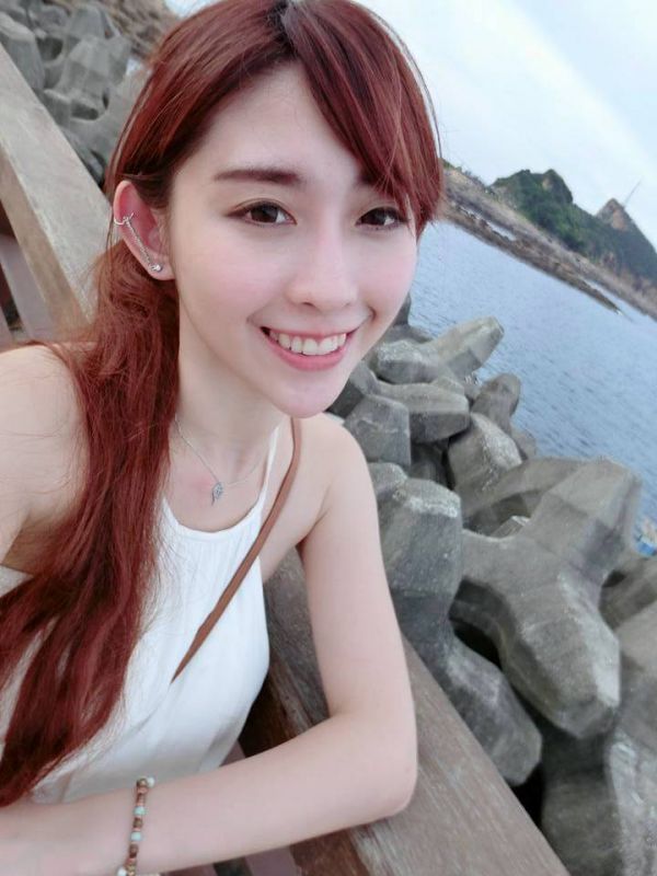 台湾校花美女张黛比清纯私拍写真