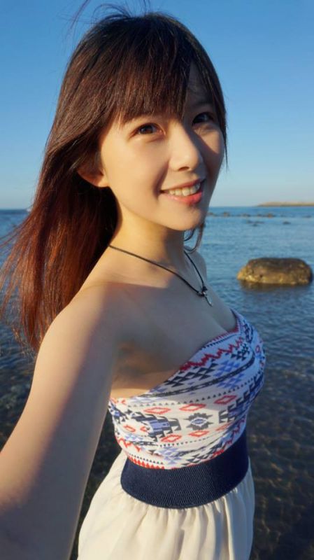 大学清纯美女林妤臻私拍写真图片