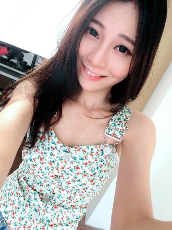 台湾网络美女张香香自拍写真图片