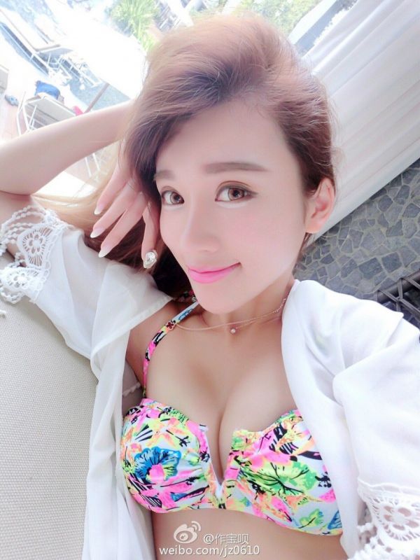 比基尼美女郏桢微博自拍写真图片