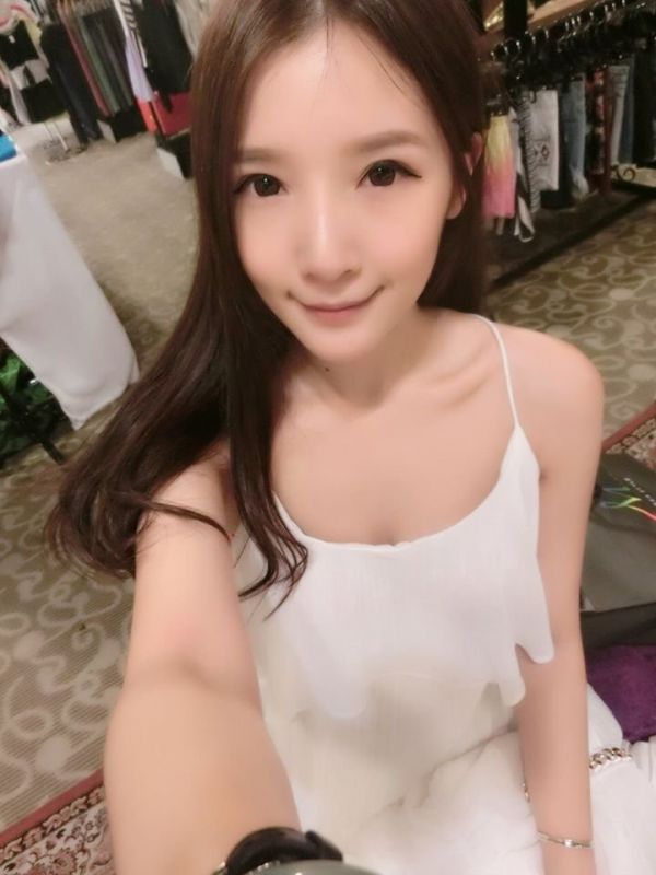 台湾女模特刘绒萱私拍写真图片