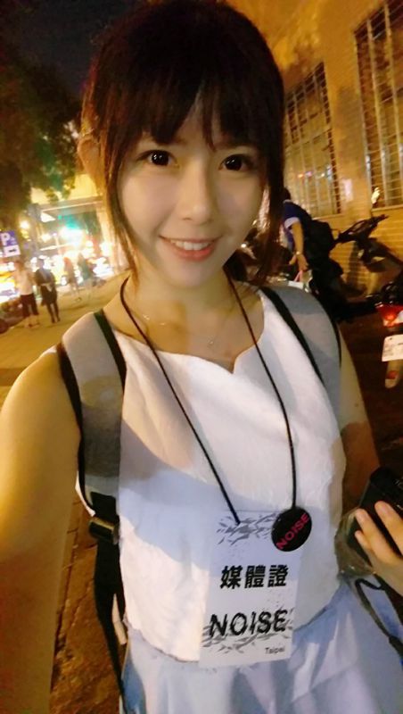 大学清纯美女林妤臻私拍写真图片