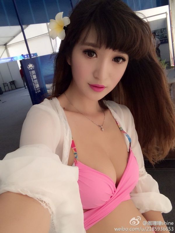 90后美女模特周珊珊shine自拍写真图片