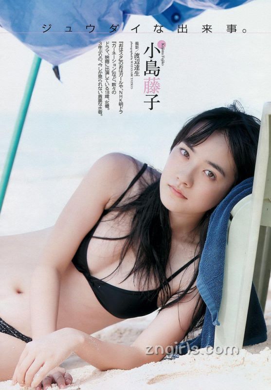 日本美女小岛藤子沙滩比基尼写真