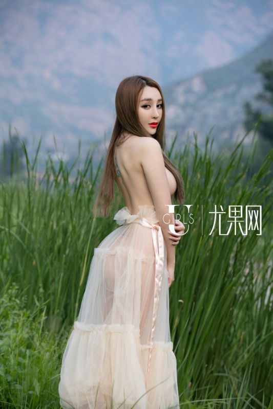 尤果网90后性感美女溪甜外拍写真图片