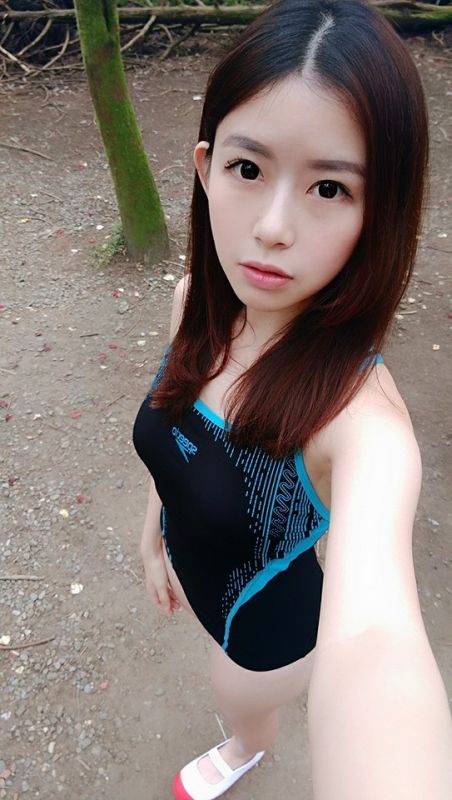 大学清纯美女林妤臻私拍写真图片