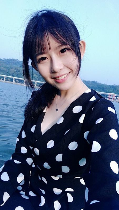 大学清纯美女林妤臻私拍写真图片