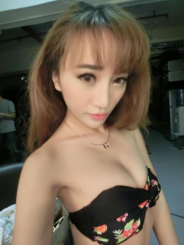 台湾女艺人黄楚欣Abby私拍写真图片