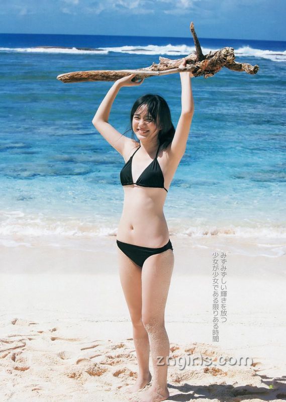 日本美女小岛藤子沙滩比基尼写真