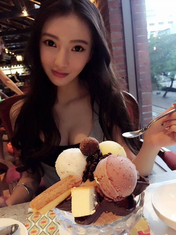 台湾大眼美女陈苡恩自拍写真图片