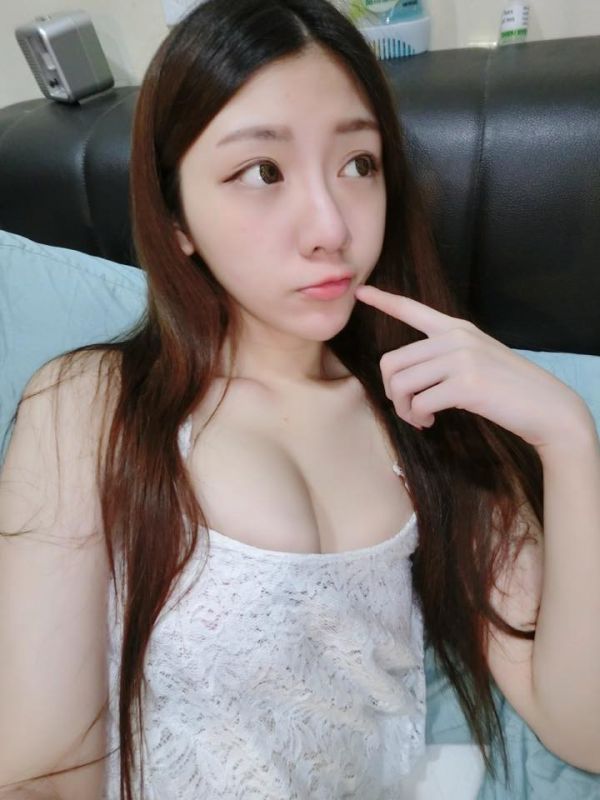 美女健身教练黄冠洁自拍写真图片