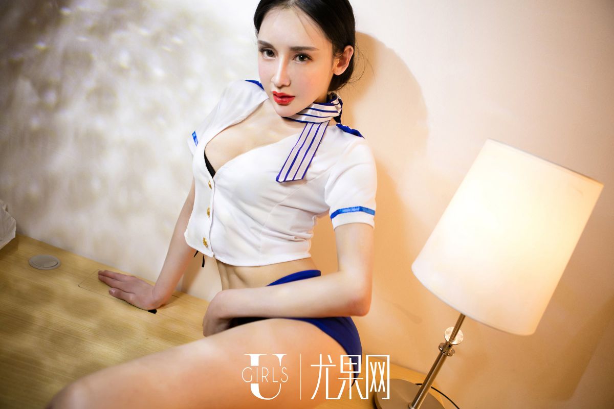 90后美胸美女阿依努尔瓦娅私房蕾丝睡衣诱惑图集