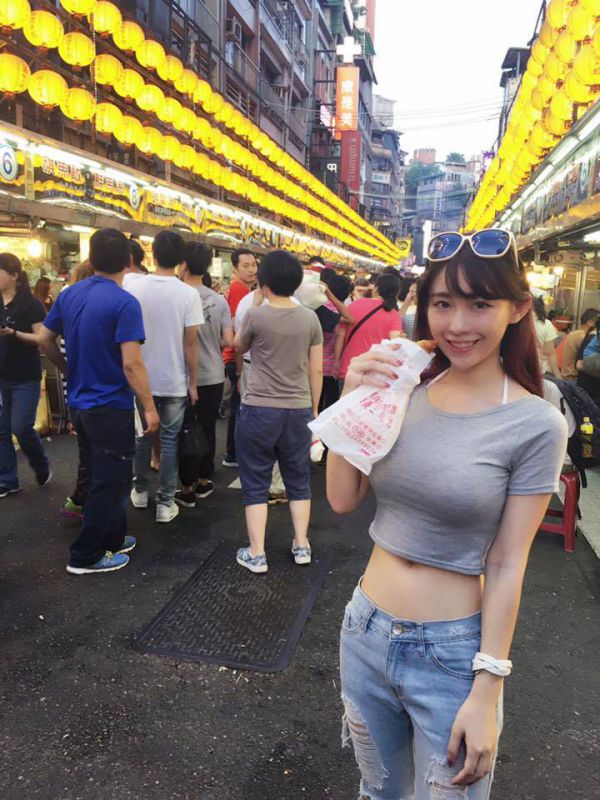 台湾校花美女张黛比清纯私拍写真