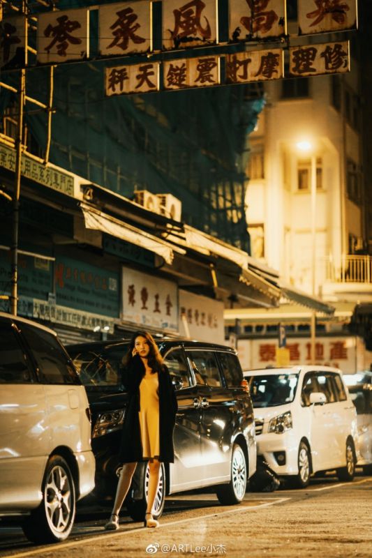 夜港街头少女露巨乳深沟大胆诱惑性感图片