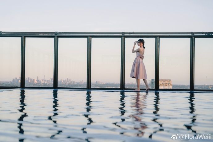 浪漫长裙少女露背性感香艳美腿玉足女神图片