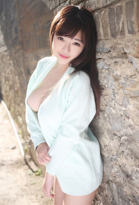 童颜巨乳美女刘飞儿户外性感写真