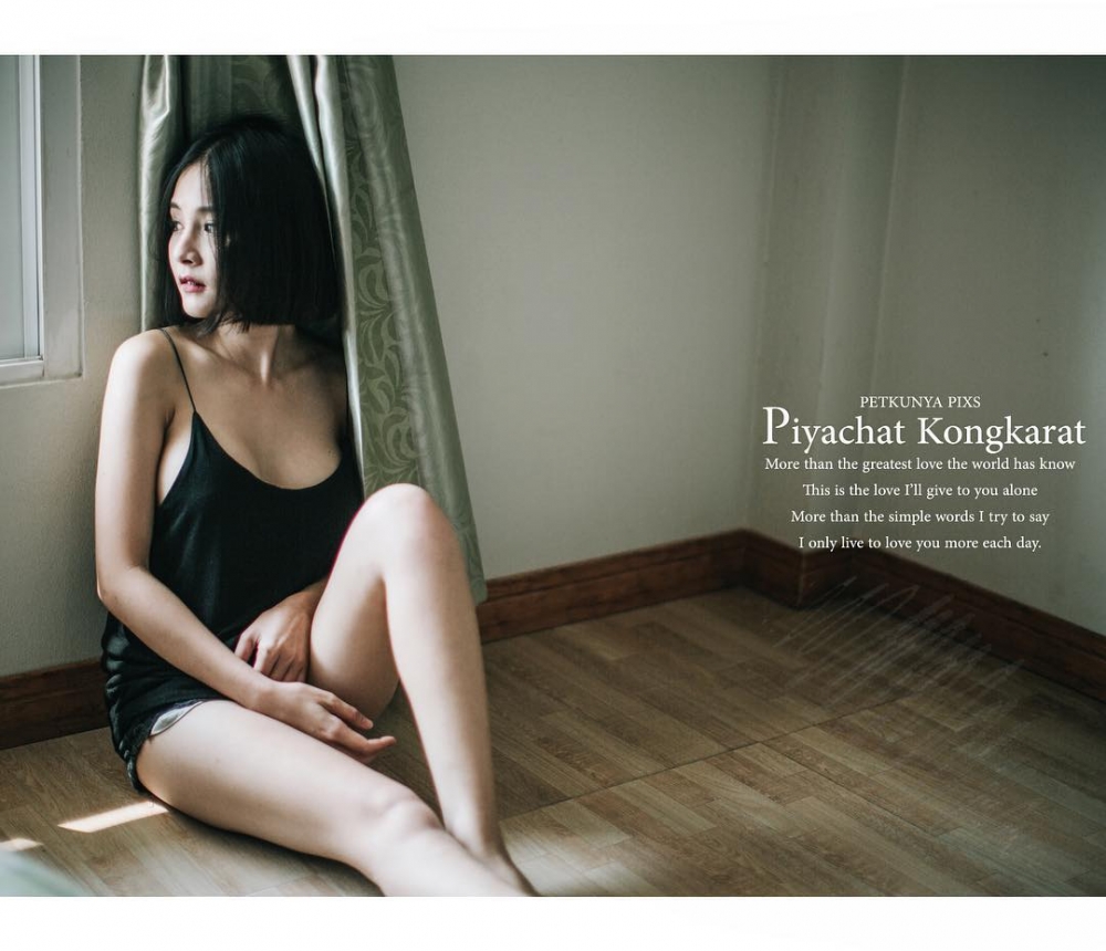 短发美女Piyachat Kongkarat性感私房照酥胸诱惑