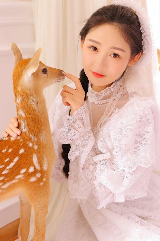 古典蕾丝婚纱美女甜美粉嫩萝莉香艳私房写真