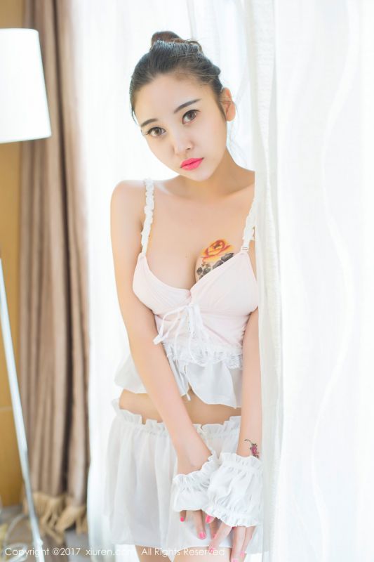 秀人网美女李梓熙私房内衣写真秀丰满美乳