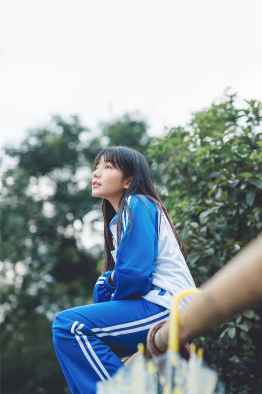 校园美女班花青涩稚嫩活力清纯运动服女神写真